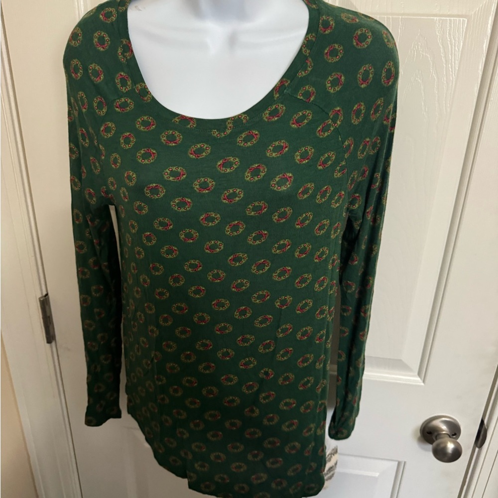 Christmas Wreath Green Long Sleeve T-Shirt Layering Womens SML Eyeshadow $26 NWT